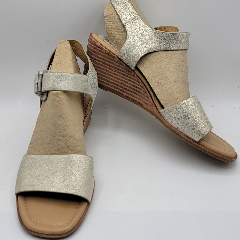 Sofft‎ Womens Metallic Silver Wedge Sandals Ankle Strap Open Toe Shoes Size 9